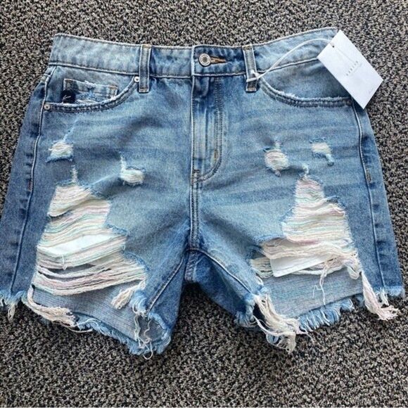 ⭐️KanCan High rise Distressed Shorts - Picture 1 of 6
